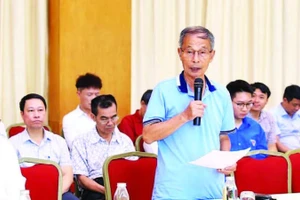 Hội đồng nhân dân thành phố Hà Nội sẽ triển khai “tiếp xúc cử tri số” trên ứng dụng iHanoi. (Trong ảnh: Cử tri quận Hoàn Kiếm nêu kiến nghị tại hội nghị tiếp xúc cử tri của Hội đồng nhân dân thành phố Hà Nội khóa 16, nhiệm kỳ 2021-2026)