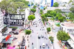 Di dời hạ tầng kỹ thuật phục vụ thi công tuyến Metro Bến Thành-Suối Tiên đoạn qua địa bàn khu vực trung tâm. (Ảnh THẾ ANH)