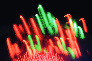 Màn trình diễn pháo hoa giữa hai đội Bồ Đào Nha và Vương quốc Anh.