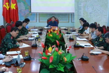 Phó Thủ tướng nhấn mạnh việc tìm kiếm phải được tiến hành càng sớm càng tốt, không để mất thời gian làm giảm cơ hội cứu người; tổ chức chặt chẽ công tác cứu nạn, có chỉ huy trực tiếp tại hiện trường, tuyệt đối không hình thức. (Ảnh: VGP/Đình Nam)