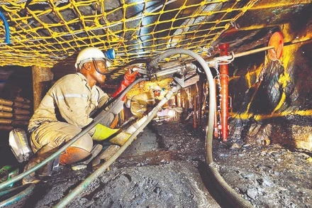 Công nhân khai thác mỏ ở Nam Phi. (Ảnh: WORLDFINANCE)