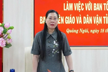 Đồng chí Bùi Thị Quỳnh Vân, Ủy viên Trung ương Đảng, Bí thư Tỉnh ủy Quảng Ngãi phát biểu kết luận tại buổi làm việc.