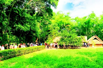 Khu Di tích Quốc gia đặc biệt Kim Liên (Nghệ An) trở thành điểm hẹn thiêng liêng của đồng bào cả nước.