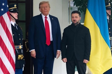 Tổng thống Mỹ Donald Trump đón Tổng thống Ukraine Volodymyr Zelensky tại Washington D.C. ngày 18/8. (Ảnh: THX/TTXVN)