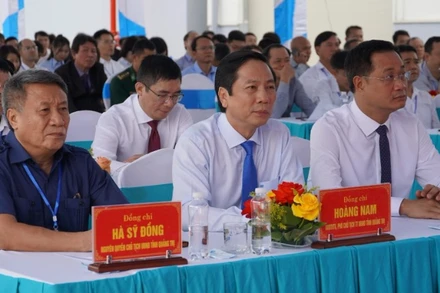 Ủy viên Trung ương Đảng, Bí thư Tỉnh ủy Quảng Trị Lê Ngọc Quang cùng lãnh đạo, nguyên lãnh đạo Ủy ban nhân dân tỉnh tham dự buổi lễ. 