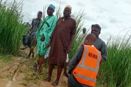 NEMA đã triển khai hoạt động cứu hộ sau vụ tai nạn thuyền ở Nigeria. (Ảnh: Mạng xã hội X)