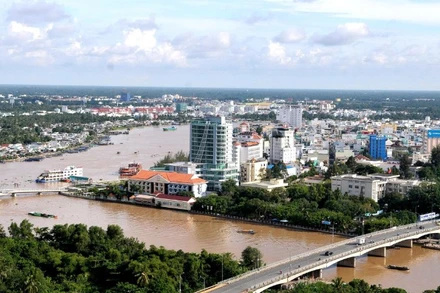 Thành phố Cần Thơ bên dòng sông Hậu. (Ảnh: NGUYỄN ĐĂNG)