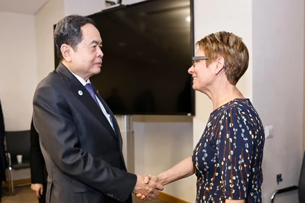 Chủ tịch Quốc hội Trần Thanh Mẫn gặp Chủ tịch Thượng viện Canada Raymonde Gagné. (Ảnh: DOÃN TẤN – TTXVN)