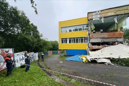 Một nhà trẻ bị hư hại sau trận động đất ở Petropavlovsk-Kamchatka, Nga, ngày 30/7/2025. (Ảnh: THX/TTXVN)