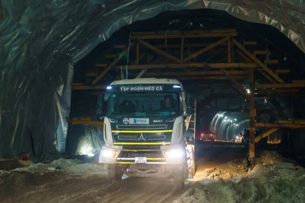 Tập đoàn Đèo Cả phấn đấu đưa hạng mục hầm số 3 trên tuyến Quảng Ngãi-Hoài Nhơn hoàn thành vào cuối năm 2025.