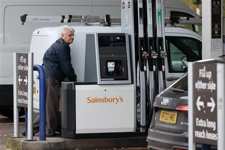 Chính phủ Anh nhấn mạnh mục tiêu xây dựng một nền kinh tế vững mạnh, an toàn hơn trong bối cảnh thế giới nhiều biến động. (Ảnh: AFP/TTXVN)