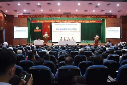 Đoàn đại biểu Quốc hội thành phố Đà Nẵng tiếp xúc cử tri sáng 4/7. (Ảnh: ANH ĐÀO)