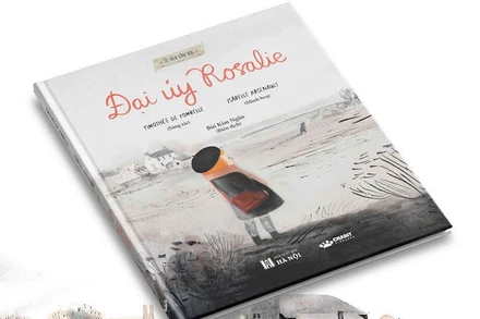 Cuốn sách “Đại úy Rosalie” dày 72 trang, được minh họa bởi họa sĩ Isabelle Arsenault, do dịch giả Bùi Kim Ngân chuyển ngữ.