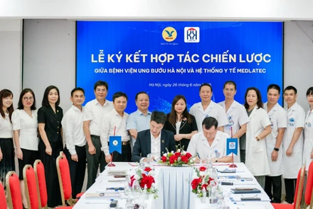 Lễ ký kết hợp tác chiến lược giữa Bệnh viện Ung bướu Hà Nội và Hệ thống Y tế MEDLATEC với mục tiêu nâng cao chất lượng chẩn đoán và điều trị ung thư.