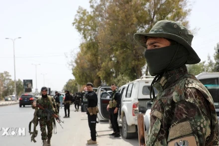 Lực lượng an ninh Syria gác tại thị trấn Ashrafiyat Sahnaya, Tây Nam thủ đô Damascus. (Ảnh: THX/TTXVN)