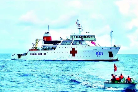 Tàu 561 của Lữ đoàn 955, Vùng 4 Hải quân lại một lần nữa ra khơi, mang theo tình yêu thương gửi gắm từ đất liền ra các đảo tiền tiêu và Nhà giàn DKI/10 của Tổ quốc.