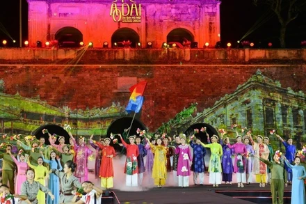 Lễ hội Áo dài Du lịch Hà Nội 2024 với chủ đề "Hà Nội - Tinh hoa Áo dài". (Ảnh: THẾ ĐẠI)