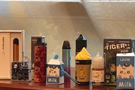 Thuốc lá điện tử, thuốc lá nung nóng với nhiều mẫu mã được bày bán trên thị trường ở nước ta những năm gần đây.