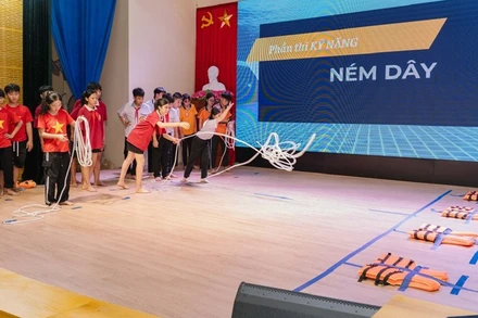 Trẻ em tham gia cuộc thi tìm hiểu kiến thức, kỹ năng về phòng, chống đuối nước.