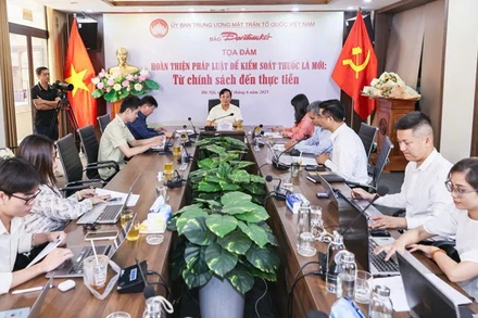 Toàn cảnh buổi tọa đàm "Hoàn thiện pháp luật để kiểm soát thuốc lá mới: Từ thực tiễn đến chính sách".