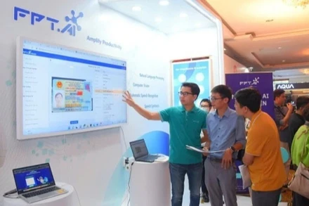 Khách hàng trải nghiệm công nghệ AI của Tập đoàn FPT. (Ảnh: TẬP ĐOÀN FPT)