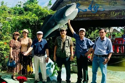 Một số nhà văn, nhà thơ tham gia Trại sáng tác về đề tài "Lực lượng vũ trang và chiến tranh cách mạng" năm 2025.