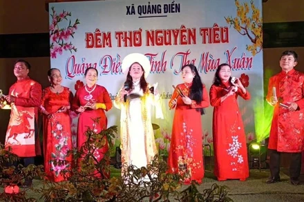 Đêm thơ thu hút sự tham gia biểu diễn, trình diễn thơ-nhạc của nhiều nghệ sĩ thành phố Huế.