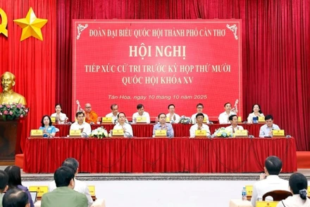 Chủ tịch Quốc hội Trần Thanh Mẫn tiếp xúc cử tri tại xã Tân Hòa, thành phố Cần Thơ. (Ảnh: Doãn Tấn/TTXVN)