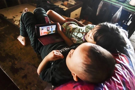 Ngày càng nhiều trẻ em ở Indonesia truy cập internet. (Ảnh: ANTARA)