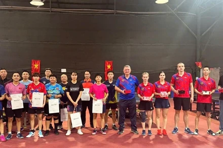 Các thành viên đội tuyển bóng bàn Liên bang Nga bắt đầu chuyến thăm và thi đấu giao hữu tại Việt Nam từ ngày 3/12.