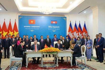 Ký kết Thỏa thuận hợp tác giữa Bộ Ngoại giao Việt Nam và Ban Đối ngoại Trung ương Đảng Nhân dân Campuchia.