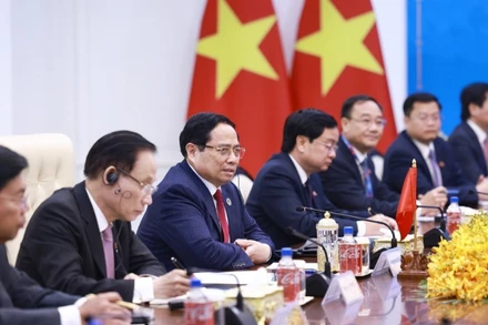 Thủ tướng Phạm Minh Chính phát biểu tại cuộc gặp Thủ tướng Campuchia Hun Manet. (Ảnh: DƯƠNG GIANG-TTXVN)