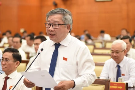 Đại biểu phát biểu tại kỳ họp.