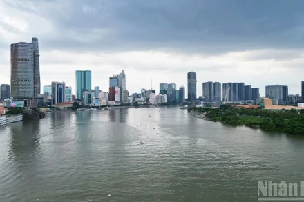 Khu vực được quy hoạch mở rộng Không gian văn hóa Hồ Chí Minh nằm tại vị trí đắc địa ven sông Sài Gòn, tiếp giáp tuyến đường Nguyễn Tất Thành - cửa ngõ kết nối trung tâm với khu nam Thành phố Hồ Chí Minh. (Ảnh: THẾ ANH) 