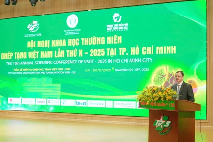 Phó Giáo sư, Tiến sĩ, bác sĩ Nguyễn Tri Thức, Thứ trưởng Y tế phát biểu tại hội nghị.