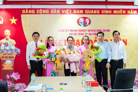 Lễ kết nạp đảng viên tại Công ty cổ phần Cơ khí xây dựng thương mại Đại Dũng.