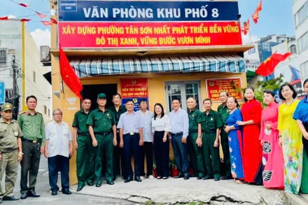 Cán bộ Khu phố 8, phường Tân Sơn Nhất luôn phát huy tinh thần trách nhiệm, là cầu nối giữa chính quyền và nhân dân. 