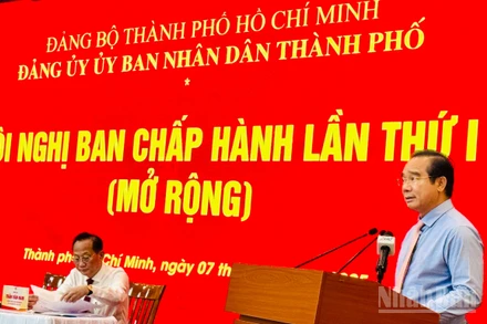 Đồng chí Nguyễn Văn Được, Ủy viên Trung ương Đảng, Bí thư Đảng ủy, Chủ tịch Ủy ban nhân dân thành phố phát biểu tại hội nghị.