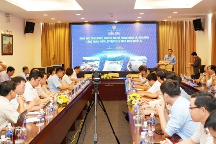 Toàn cảnh diễn đàn.