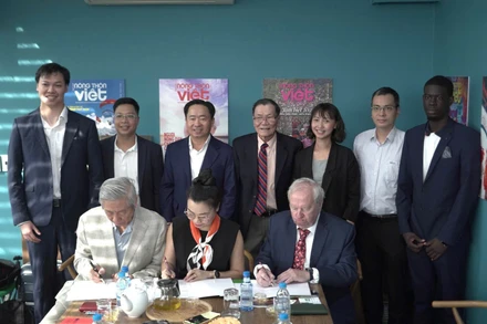 Các bên ký kết biên bản ghi nhớ hợp tác.