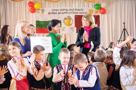 Phu nhân Tổng Bí thư Ngô Phương Ly thăm Trường mầm non số 2 Zvanche. (Ảnh: NGUYỄN HỒNG)