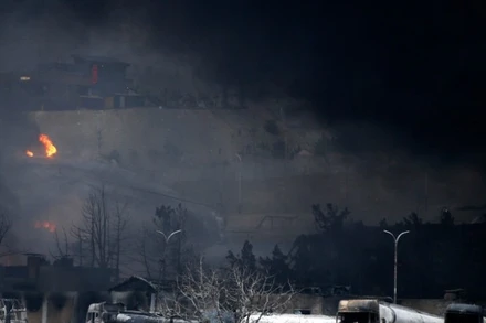 Cơ sở trữ dầu Shehran của Iran tại Tehran là mục tiêu tấn công của lực lượng phối hợp Mỹ-Israel, ngày 8/3/2026. (Nguồn: Anadolu Agency/TTXVN)