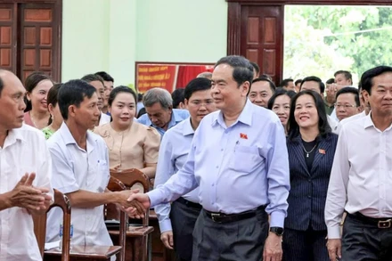 Chủ tịch Quốc hội Trần Thanh Mẫn với cử tri thành phố Cần Thơ. (Ảnh: HẢI HÀNH)