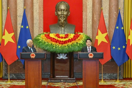 Chủ tịch nước Lương Cường và Chủ tịch Hội đồng châu Âu tại cuộc gặp gỡ báo chí. (Ảnh: THỦY NGUYÊN)