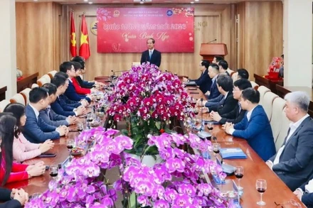 Bộ trưởng Giáo dục và Đào tạo Nguyễn Kim Sơn tới thăm, chúc mừng năm mới cán bộ, viên chức, người lao động và người học Trường đại học Sư phạm Hà Nội.