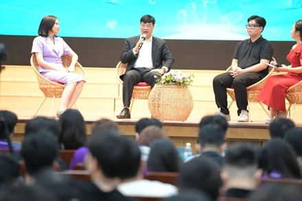 Tọa đàm: “Bảo vệ tài chính cá nhân-làm chủ đồng tiền” thu hút sự quan tâm của đông đảo sinh viên, chuyên gia tài chính-ngân hàng, an ninh mạng và công nghệ.