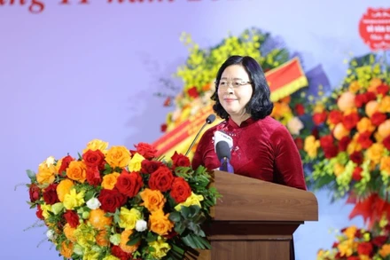 Đồng chí Bùi Thị Minh Hoài, Ủy viên Bộ Chính trị, Bí thư Trung ương Đảng, Bí thư Đảng ủy Mặt trận Tổ quốc, các đoàn thể trung ương, Chủ tịch Ủy ban Trung ương Mặt trận Tổ quốc Việt Nam phát biểu tại lễ kỷ niệm. (Ảnh: ĐINH HÒA)