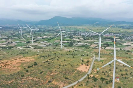 Cột tua-bin điện gió thuộc Công ty cổ phần Phong điện Thuận Bình, tỉnh Lâm Đồng.