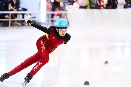 Thi đấu trượt băng tốc độ của giải.