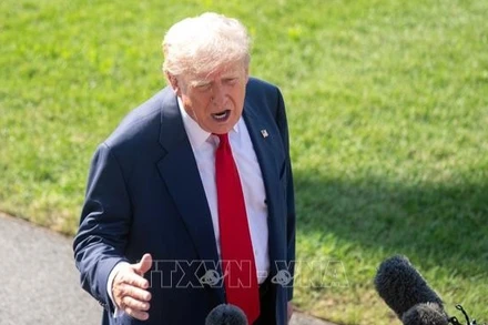 Tổng thống Mỹ Donald Trump phát biểu với báo giới tại Nhà Trắng ngày 25/7/2025. (Ảnh: THX/TTXVN)